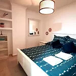 Comfortable In The Center *